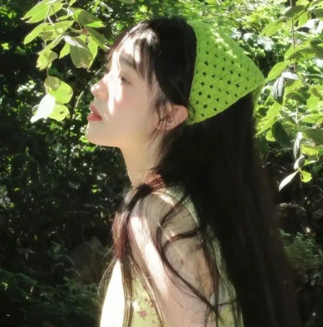 穿风信子蓝的少女